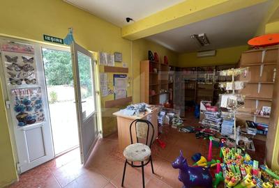 Casa de vanzare, cu 2 camere, zona cu vad comercial.