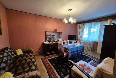 Apartament cu 3 camere decomandat în 1 Mai - 1