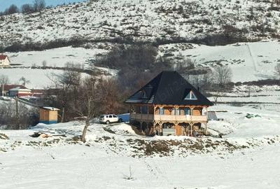 Casă cu 3 camere în Roșia - 1