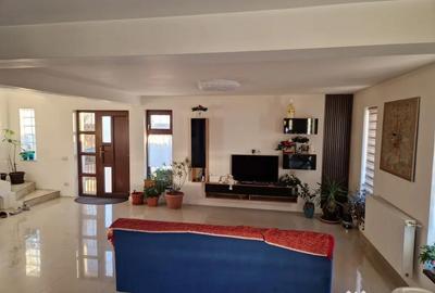 Apartament cu 7 camere decomandat în Pielești - 7