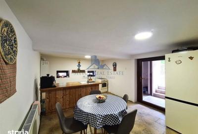 Casă cu 4 camere cu Teren 1500 Mp în Central - 11