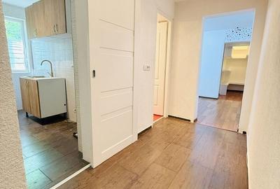 Apartament cu 3 camere semidecomandat, mobilat în Dacia