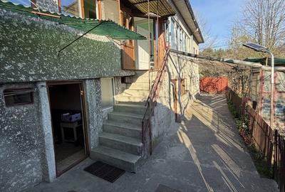 Casă cu 4 camere decomandat în Central