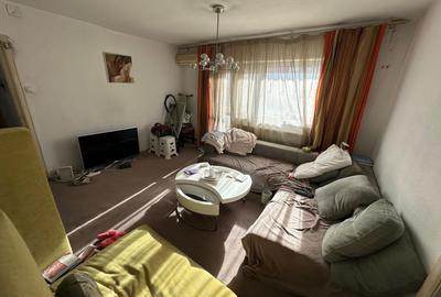 Apartament cu 3 camere semidecomandat în Girocului - 1