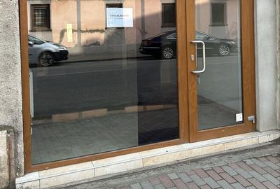Spațiu comercial, de 35 mp, în Central - 1
