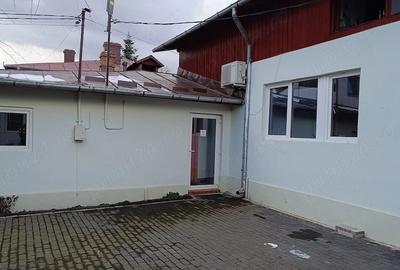 Casă cu 10 camere cu Teren 379 Mp în Central - 3