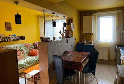 Apartament cu 3 camere semidecomandat în Decebal - 2