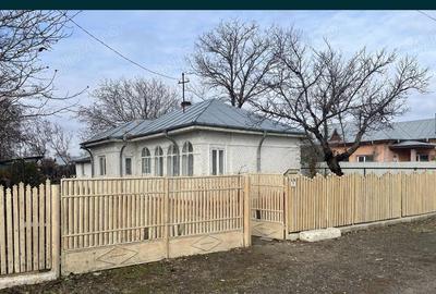 Vand casa de locuit cu teren 860 m - 2