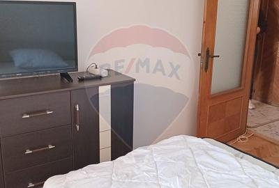 Apartament cu 3 camere decomandat în Pârneava - 12
