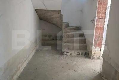 Casă cu 8 camere cu Teren 1500 Mp în Central - 8