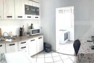 Apartament cu 3 camere decomandat, mobilat în Salca - 11