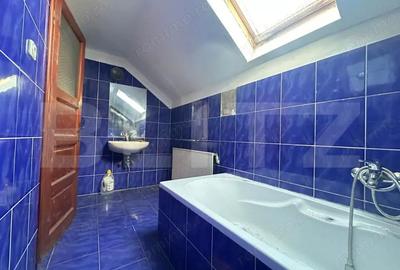 Casă cu 8 camere cu Teren 371 Mp în Central - 1