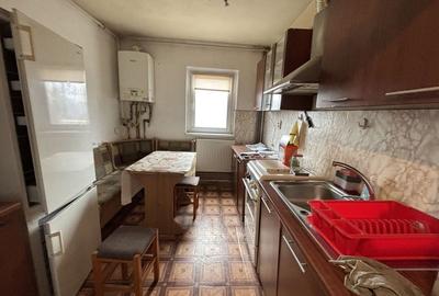 Apartament  modest, 2 camere zona Gheorghe Lazar - 10