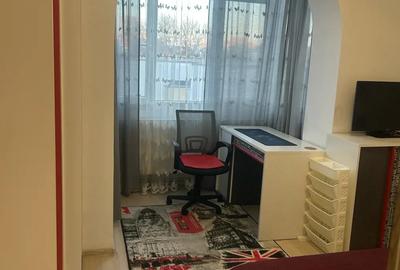 Apartament cu 3 camere decomandat în Central - 1