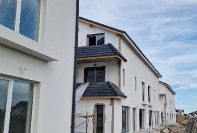 Apartament 2 camere 54 mpu.  plus balcon, parcare, bloc tip vilă, etaj 1 și 2 - 3