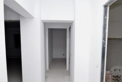 Apartament cu 3 camere decomandat în Tineretului