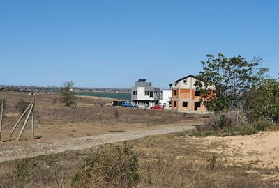 Teren de 1000 mp, în Palazu Mare