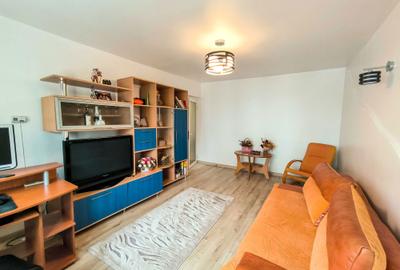 Apartament cu 3 camere decomandat, mobilat în Exterior Vest