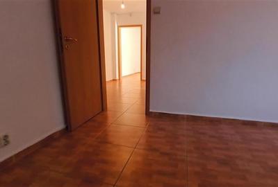 Spatiu comercial cu vitrina de 8 m, pretabil pentru birouri sau cabinete medical - 7