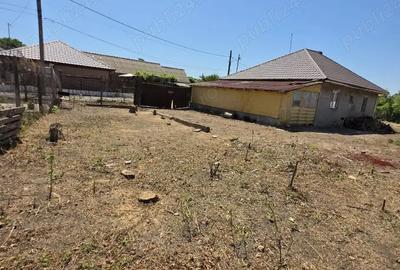 Oportunitate Unica: Vand Casa ?i Teren cu poten?ial Investi?ional in 23 August - 2