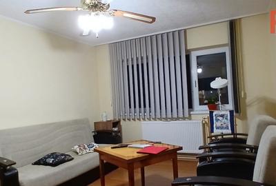 Apartament cu 3 camere, etaj intermediar, mobilat-utilat, zona Dacia - 2