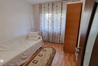 Apartament cu 3 camere decomandat în Calea București