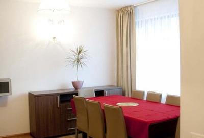 Apartament cu 4 camere decomandat în Victoriei
