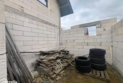 Casă cu 5 camere cu Teren 1414 Mp în Știuca - 10