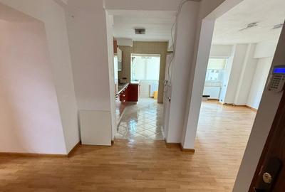 Apartament pentru birou et 1 3 camere decomandate B-dul Unirii-Nerva Traian - 1