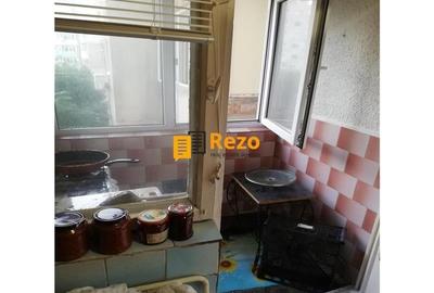 BUZOIENI, TOPOLNITA, 57 MP DECOMANDAT, 2 BALCOANE, ETAJ 5/8 BLOC 1986 - 9