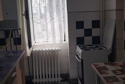 Apartament cu 3 camere decomandat în Albești