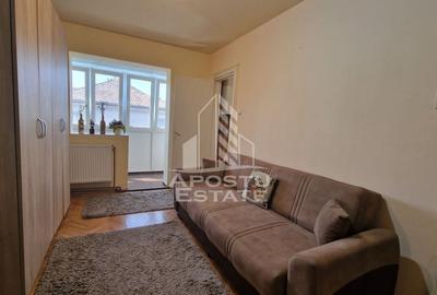 Apartament cu 3 camere semidecomandat în Dacia