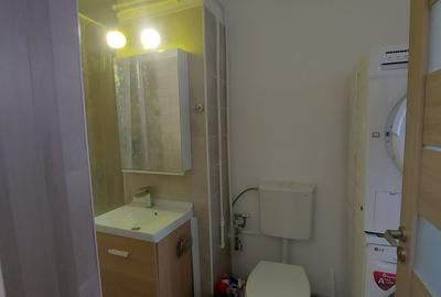 Apartament cu 3 camere decomandat în Micro 4 - 13