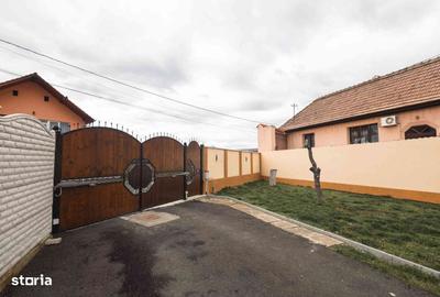 Casă cu 4 camere cu Teren 505 Mp în Cristian