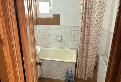 Apartament cu 4 camere decomandat în Târgu Neamț