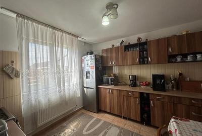 Sanmihaiul Roman- mobilata si utilata- strada asfaltata-4 camere- bucatarie de v - 2