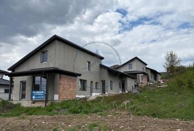 Casă cu 4 camere cu Teren 500 Mp în Unirea