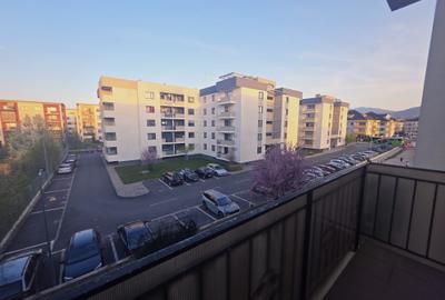 Apartament cu 2 camere decomandat în Tractorul