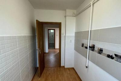 De vanzare apartament cu 3 camere - 8