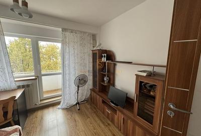 Apartament 3 camere decomandat, spatios, 5/8 -Bd.Unirii, Comision 0% - 8