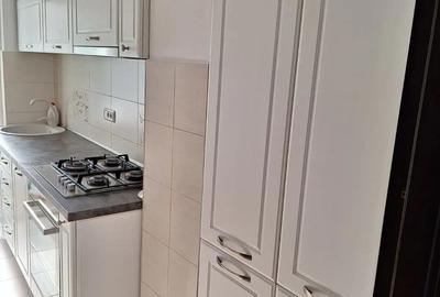 Apartament cu 3 camere decomandat în Tractorul - 5