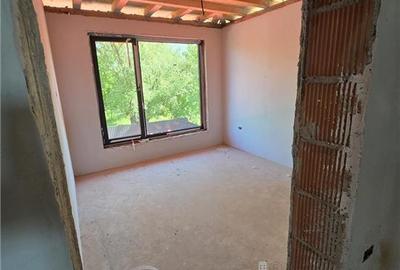 Casă cu 4 camere cu Teren 390 Mp în Miroslava - 3