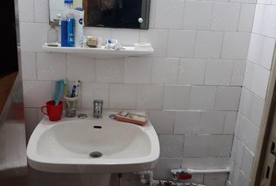 Vand ap.3 cam conf.1 decomandat.bloc de 4 etaje la etajul 4 - 10