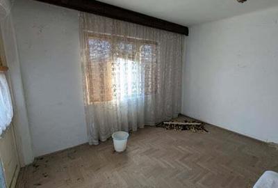 Casă cu 3 camere cu Canalizare în Central - 2