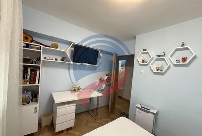 Apartament cu 4 camere decomandat în 1 Mai - 9