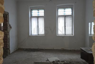 Casă individuală cu 4 camere cu Canalizare în P-ța Victoriei - 4