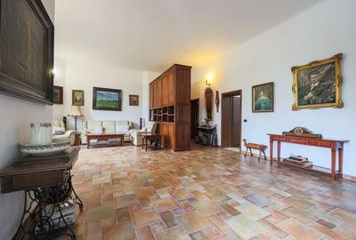 Apartament cu 3 camere semidecomandat, mobilat în Ultracentral