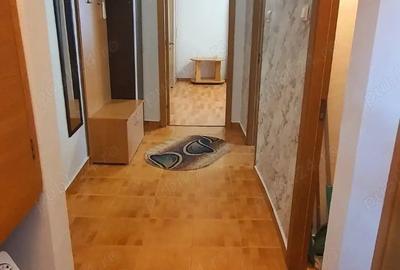 Apartament cu 2 camere decomandat în CET - 3
