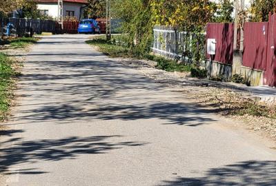 Teren de 2500 mp, în Glâmbocata - 2
