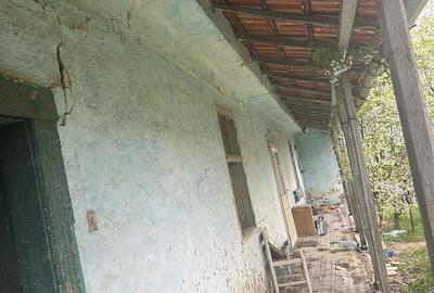 Casă cu Teren 1439 Mp în Bacova